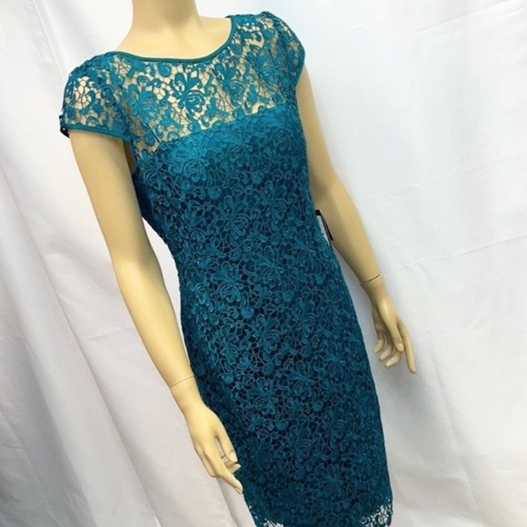 Adrianna Papell Lace Cap Sleeve Dress - Picture 2 of 13